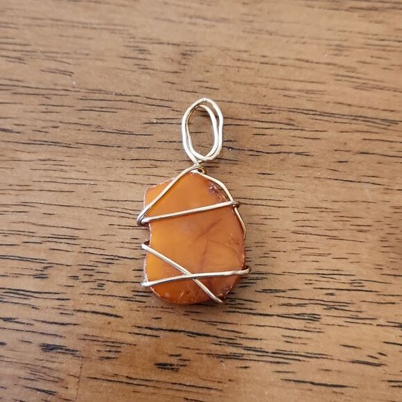 Gold aluminum wire wrapped Baltic Lithuanian amber pendant - Picture 2 of 5